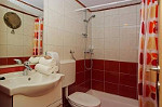 Adriatic Pearl Deluxe-Kreuzfahrt - Kroatien 4. Tag Dienstag: Omis – Split – Ausflug nach Skradin, Sibenik und Trog